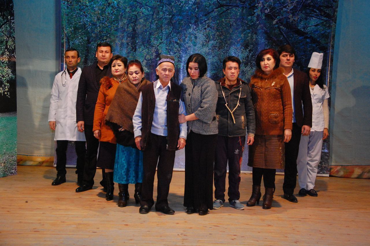 “Zamonning singan oynasi” spektakli