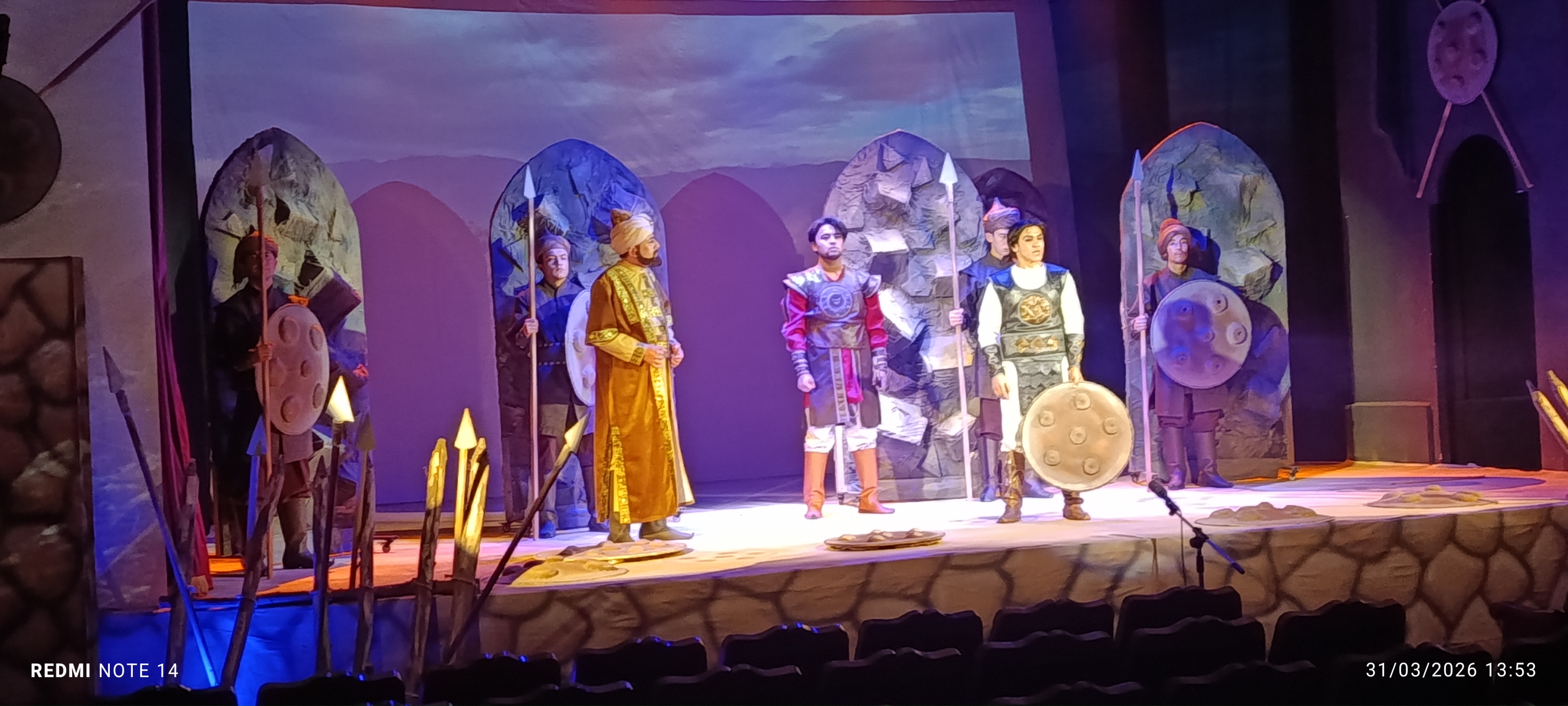 Bobur spektaklining taqdimoti