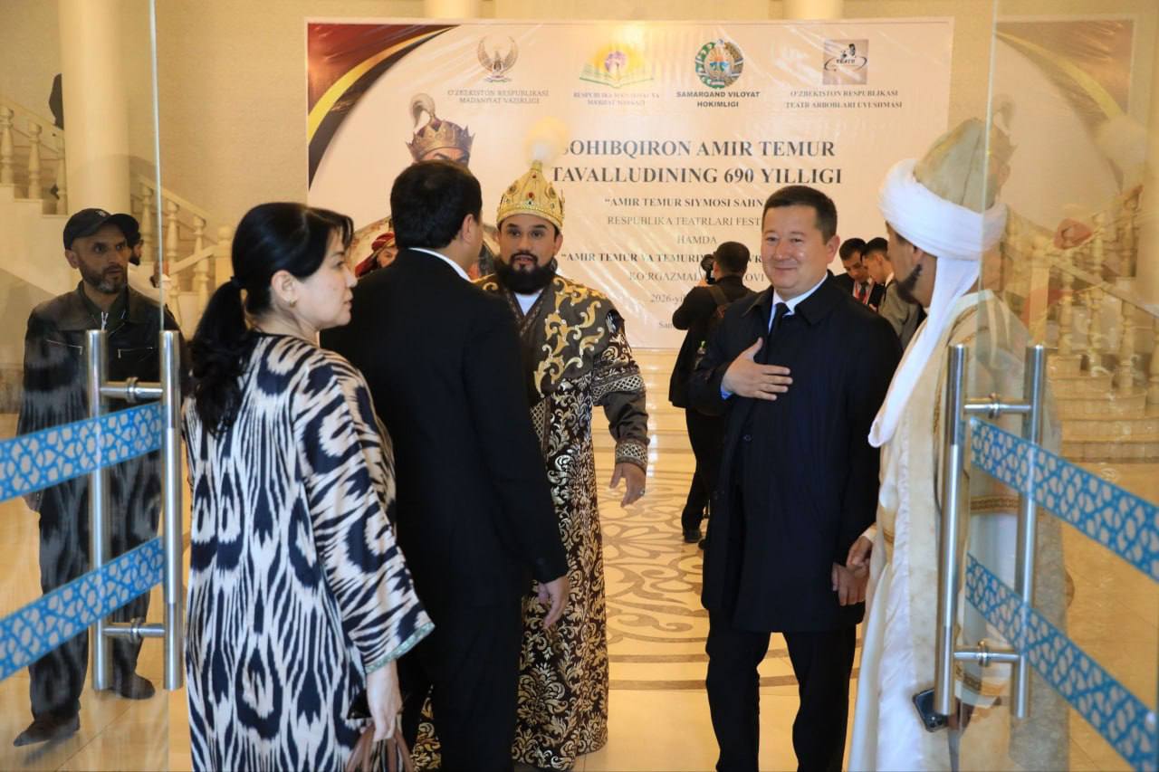 Samarqandda Amir Temur tavalludining 690-yilligiga bag‘ishlangan festivalda Andijon yoshlar teatri